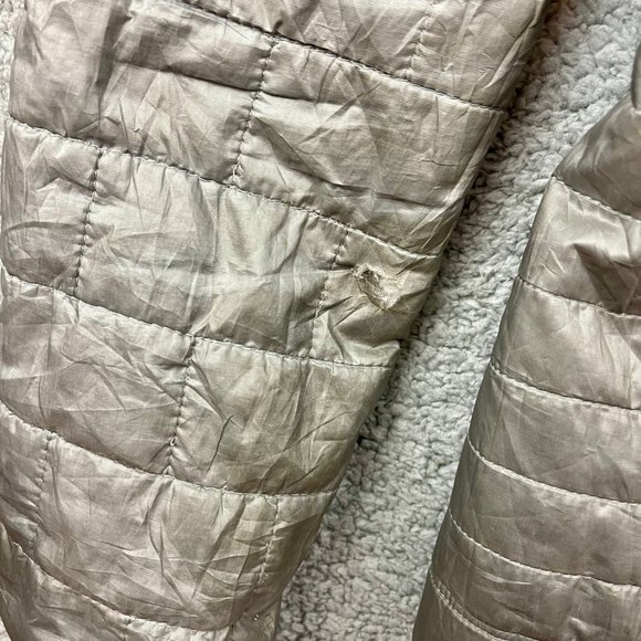 Patagonia Women's Silver Quilted Puffer Jacket - Picture 4 of 12